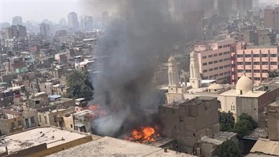إخماد حريق نشب داخل مخزن وأسطح عقارين ببولاق أبو العلا