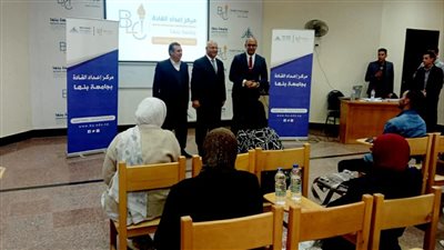 رئيس جامعة بنها يسلم قادة المستقبل 9 شهادات اجتياز الدورة 