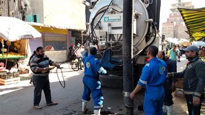 استمرار حملة تطهير شبكات الصرف الصحي في محافظات القناة | صور