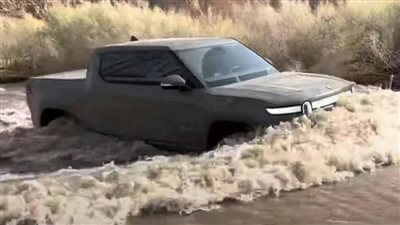 ريفيان R1T تثبت أن السيارات الكهربائية قادرة علي المنافسة