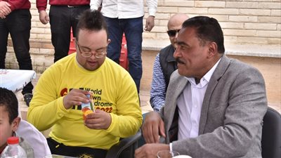 محافظ مطروح يشهد احتفالية يوم اليتيم ويوزع الهدايا على الأطفال|فيديو وصور