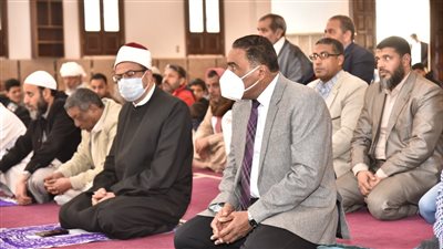 محافظ مطروح يوجه بإعادة فرش مسجد الفاروق بحي الزهور| صور