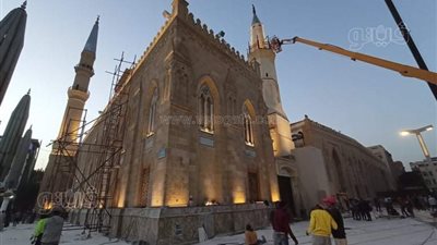 تحقيقات موسعة بعد محاولة ربة منزل التخلص من حياتها بمسجد الحسين