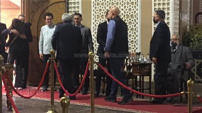 الإعلامي محمود سعد يقدم واجب العزاء في والدة شريف عامر | فيديو