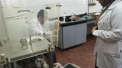 طلاب صيدلة القناة ينجحون في تغيير تقنية تأثير أحد الأدوية | صور