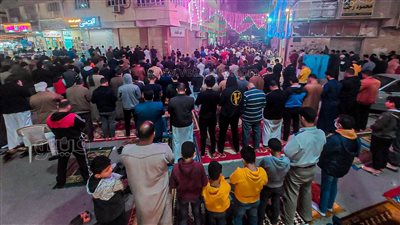 مرحب يا رمضان.. إقبال كبير على أول صلاة تراويح بساحة شعبية في مطروح|فيديو