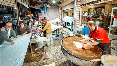مرحب شهر الصوم.. زحام على شراء الكنافة والقطايف في مطروح| فيديو