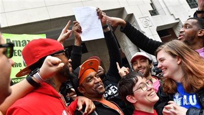 تشكيل أول نقابة أمريكية لعمال أمازون.. والشركة تشعر بخيبة أمل