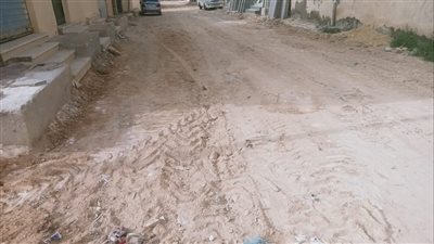 تنفيذ أعمال تسوية الشوارع الترابية بمطروح