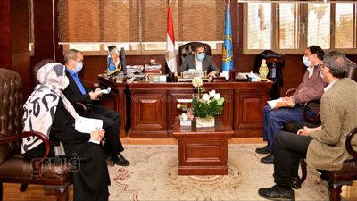 اجتماع موسع لمناقشة الخطة الاستثمارية وأعمال الرصف بالغربية