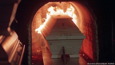 أغرب طقوس وطرق دفن الموتى حول العالم.. مقابر السماء الأشهر|صور