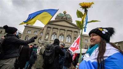 10 آلاف شخص يتظاهرون في العاصمة السويسرية برن ضد الحرب الأوكرانية