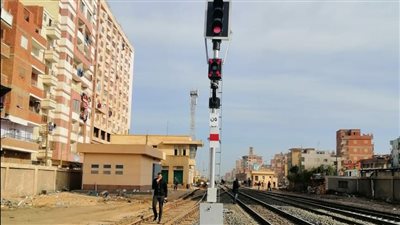 النقل تنشر تقريرا مصورا عن تطوير منظومة إشارات السكك الحديد 