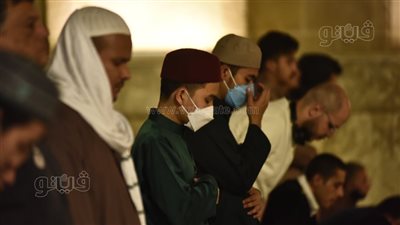 15 صورة ترصد صلاة التراويح بمسجد الحسين