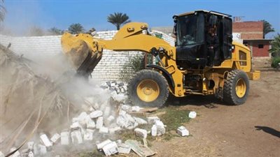 إزالة شدات خشبية لـ 3 حالات لمبان مخالفة بالغربية 