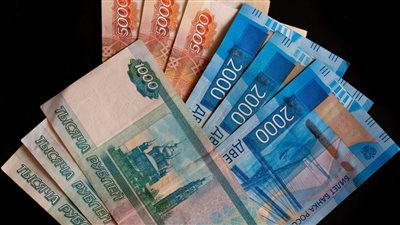انخفاض الروبل مقابل اليورو والدولار مع بدء التداول فى بورصة موسكو