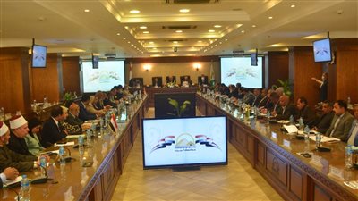 محافظ الجيزة يكلف رؤساء الأحياء بالتواجد الميداني للتأكد من الخدمات المقدمة للمواطنين 