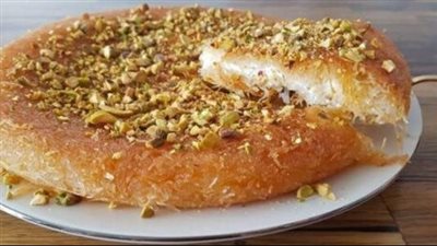 طريقة عمل الكنافة بالقشطة الكدابة وعمل عصير خروب | فيديو 