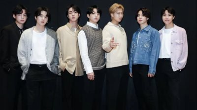 وصول فرقة BTS إلى السجادة الحمراء لحفل الجرامي | فيديو