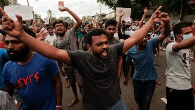 أسوأ أزمة منذ الاستقلال.. الاحتجاجات الشعبية تطيح بحكومة سريلانكا