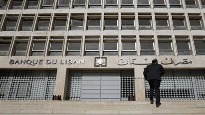 أزمة الإفلاس في لبنان.. خبراء اقتصاد يكشفون السبب والحل