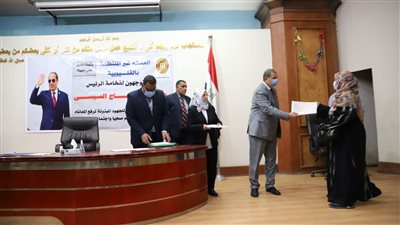 سعفان يسلم 2166 وثيقة تأمين ضد الحوادث الشخصية للعمالة غير المنتظمة بالقليوبية