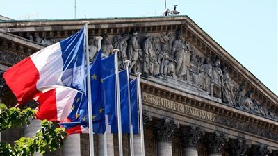 فرنسا تتهم بريطانيا بتلويث البحر بمياه الصرف الصحي