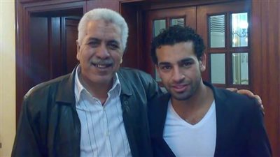 مكتشف محمد صلاح يهاجم اللاعب ووالده: لو ليا حق عندكم ابعتهولي | فيديو 