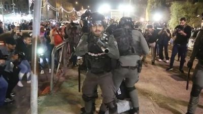 اعتقال 8 فلسطينيين في باب العمود بالقدس الشرقية 