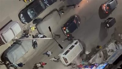 تصرفاته فضحته.. مطاردة شرسة بين مواطنين ولص يقود سيارة مسروقة بفيصل| فيديو