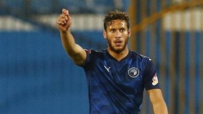 لو الأهلي والزمالك بيلعبوا هتشجع مين.. رمضان صبحي يجيب | فيديو