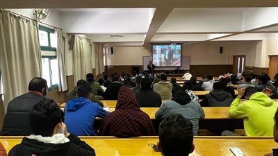 القوى العاملة تنظم محاضرة حول ثقافة العمل الحر