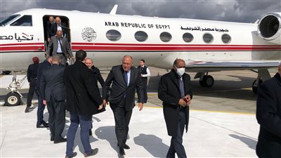 وصول سامح شكري ووزراء خارجية مجموعة الاتصال العربية إلى وارسو