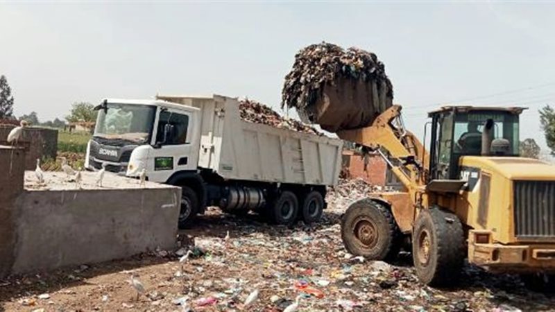 جانب من رفع القمامة