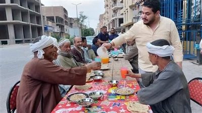قصة أسرة مسيحية تنظم موائد الرحمن في رمضان منذ 15 عاما|صور