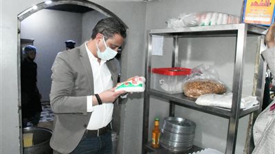أخبار الفيوم.. غلق مطعم يقدم لحوما فاسدة.. والتحفظ على سلع منتهية بأشهر هايبر