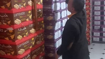 تموين العجمى بالإسكندرية تضبط مخزنا بداخله بسكويت مجهول المصدر
