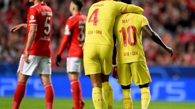 75 دقيقة.. بنفيكا يبحث عن هدف التعادل أمام ليفربول وخروج صلاح وماني