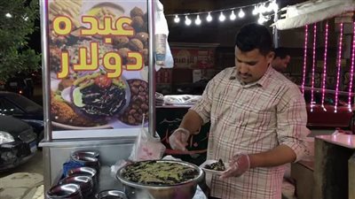 زعيم مائدة السحور.. أسعار الفول عند أشهر بائعيه في مصر| فيديو