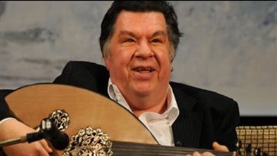 عمار الشريعى يقيم دعاء 