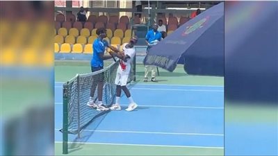 على طريقة ويل سميث.. لاعب تنس يصفع خصمه في بطولة دولية | فيديو