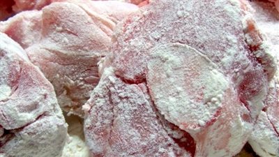 استشاري رقابة على الأغذية: 3 علامات تؤكد فساد اللحوم المجمدة