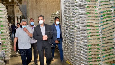 محافظ الغربية يتفقد مضارب الأرز ومصانع تعبئة السكر بطنطا