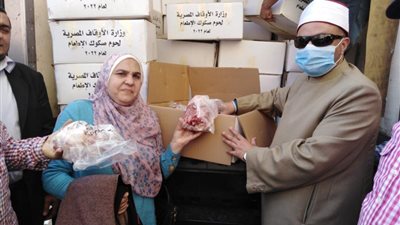 تضامن الشرقية توزع 3 أطنان لحوم و3 آلاف شنطة سلع غذائية 