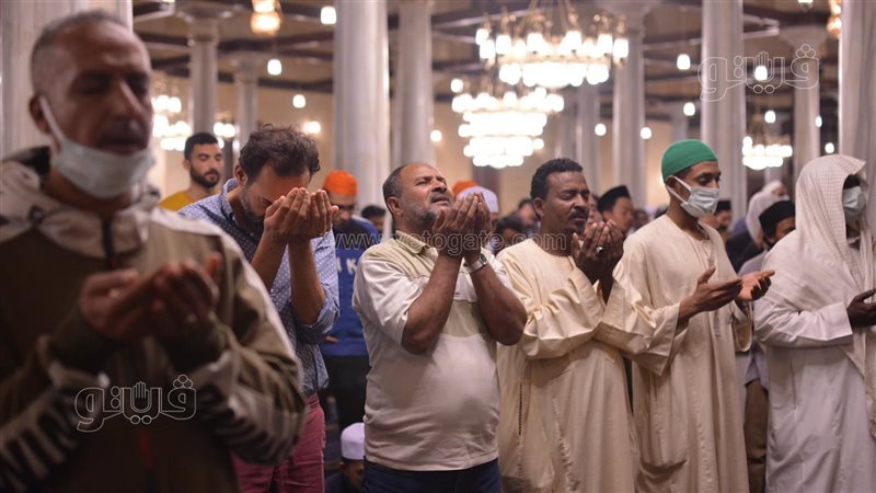 صلاة التراويح بمسجد