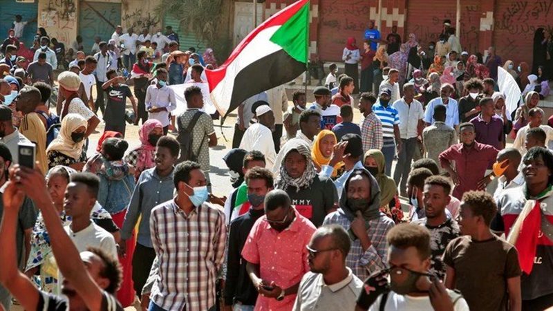 محتجون سودانيون
