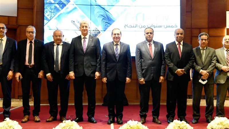 وزير البترول يتوسط