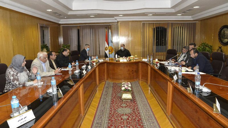 اجتماع محافظ أسيوط