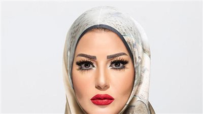 سمية الخشاب تفتح النار على متابعة انتقدت ارتداءها للحجاب 