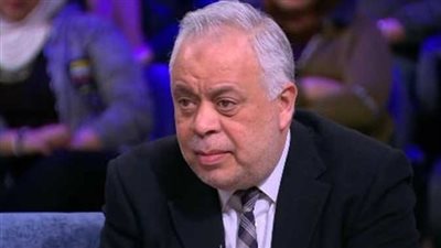 أشرف زكي: عمرو واكد مشطوب من نقابة الممثلين.. ونساء مصر أشرف منه